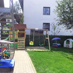 Seniorenheim Glashütten: Kinderspielplatz, denn auch unseren kleinen Besuchern soll es nicht langweilig werden.